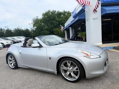 Brilliant Silver Metallic 2010 Nissan 370Z Touring