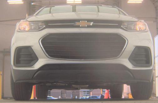 Silver Ice Metallic 2018 Chevrolet Trax LS