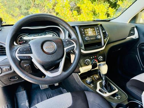 2014 Jeep Cherokee Sport