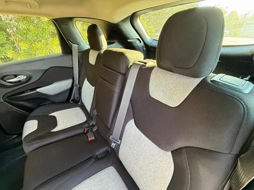 2014 Jeep Cherokee Sport