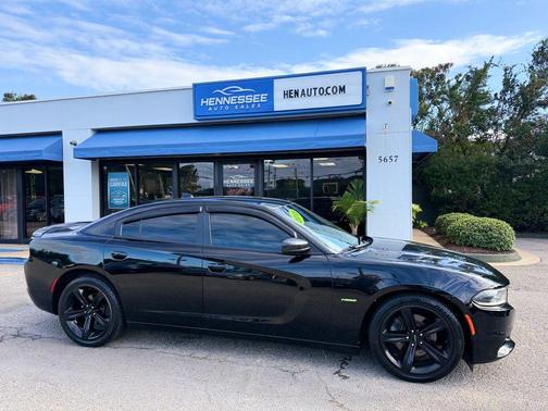 Pitch Black 2015 Dodge Charger R/T