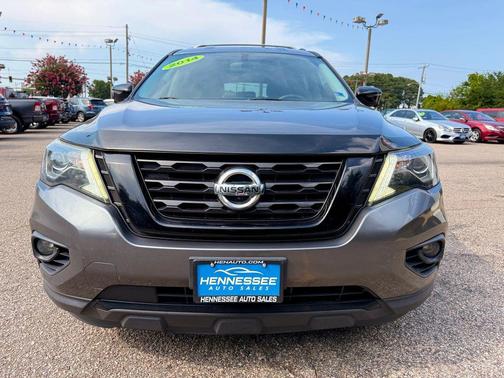 Gray 2018 Nissan Pathfinder SL