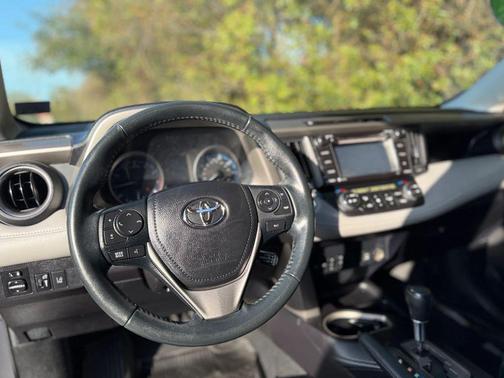 Silver Sky Metallic 2018 Toyota RAV4 XLE