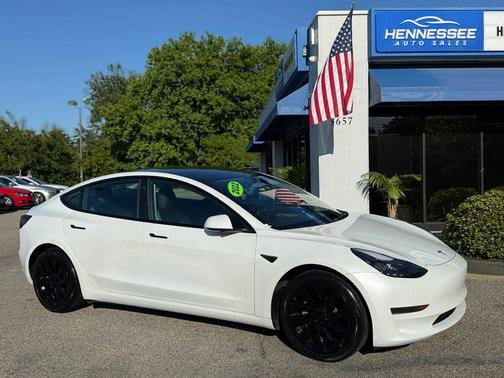 Pearl White Multi-Coat 2022 Tesla Model 3 Standard Range