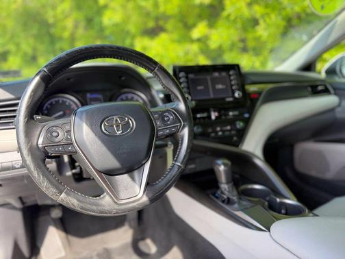 Super White 2021 Toyota Camry SE