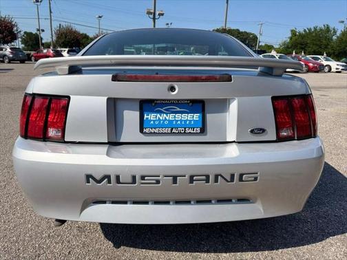2004 Ford Mustang Deluxe