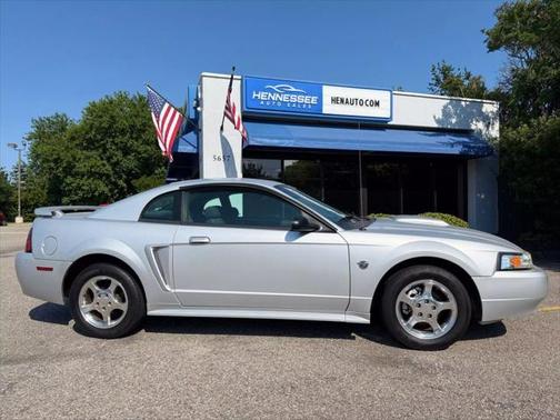 2004 Ford Mustang Deluxe
