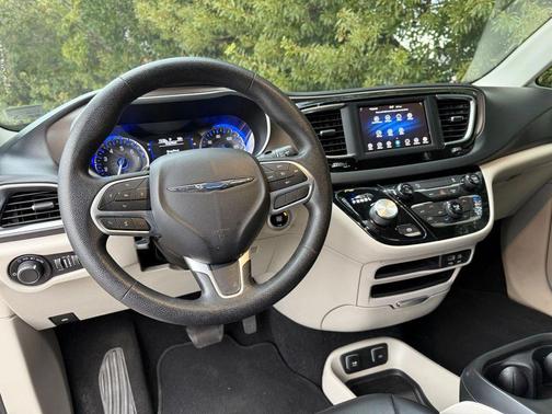 2020 Chrysler Voyager LXI