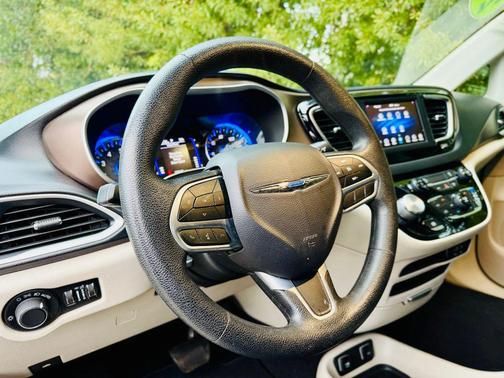 2020 Chrysler Voyager LXI