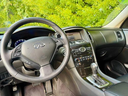 2017 INFINITI QX50 Base