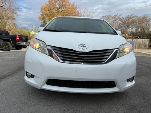 2011 Toyota Sienna XLE