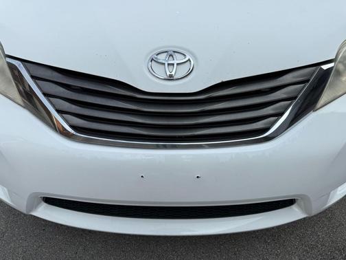 2011 Toyota Sienna XLE