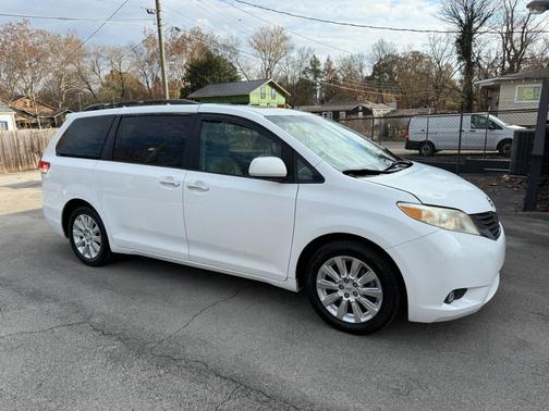 2011 Toyota Sienna XLE