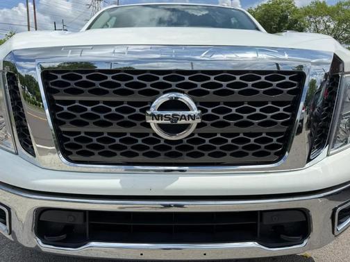 Glacier White 2017 Nissan Titan SV