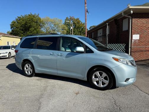 2016 Toyota Sienna LE