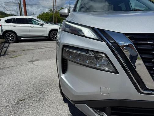 Brilliant Silver Metallic 2021 Nissan Rogue SV