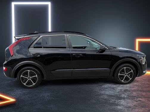 2023 Kia Niro LX