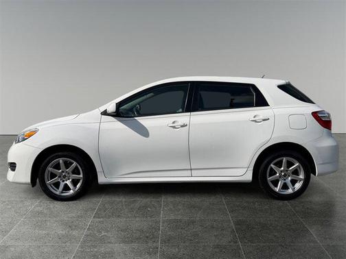 Super White 2012 Toyota Matrix L