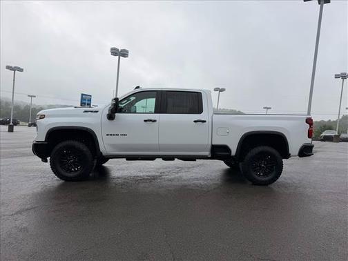 Summit White 2026 Chevrolet Silverado 2500 ZR2