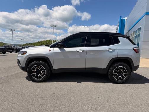 Silver Zynith 2024 Jeep Compass Trailhawk