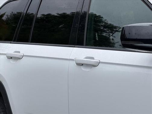 Bright White Clearcoat 2025 Jeep Grand Cherokee Laredo