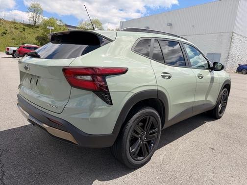 Green 2024 Chevrolet Trax ACTIV
