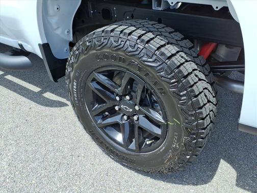 Summit White 2026 Chevrolet Silverado 1500 Custom Trail Boss