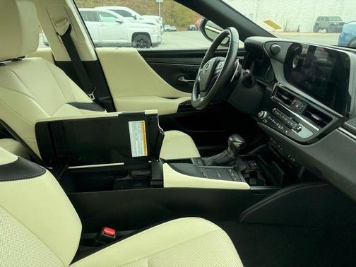 2022 Lexus ES 250 Luxury