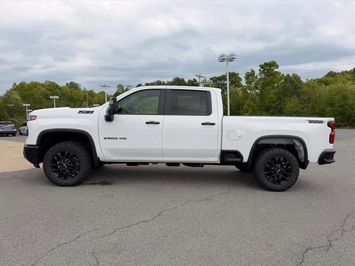 Summit White 2026 Chevrolet Silverado 2500 LT