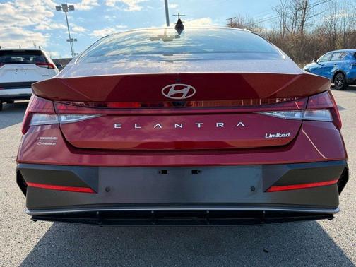 2024 Hyundai ELANTRA Limited