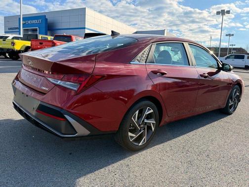 2024 Hyundai ELANTRA Limited