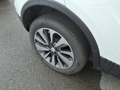 Summit White 2022 Buick Encore Preferred