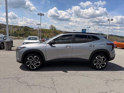 Sterling Gray Metallic 2025 Chevrolet Trax 2RS