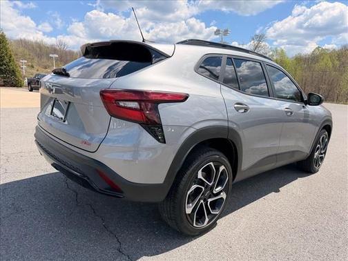 Sterling Gray Metallic 2025 Chevrolet Trax 2RS