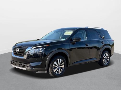 Super Black 2025 Nissan Pathfinder SL