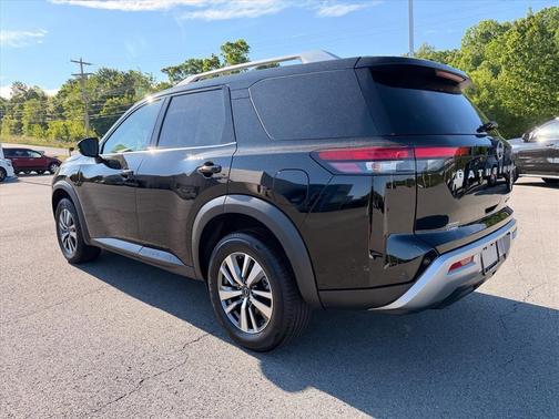 Super Black 2025 Nissan Pathfinder SL