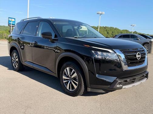 Super Black 2025 Nissan Pathfinder SL