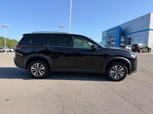 Super Black 2025 Nissan Pathfinder SL