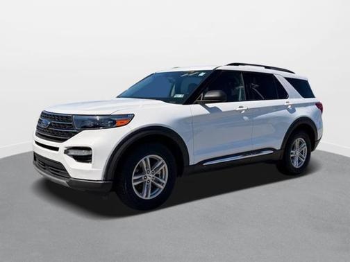 Oxford White 2024 Ford Explorer XLT