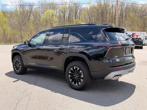 Mosaic Black Metallic 2026 Chevrolet Traverse Z71