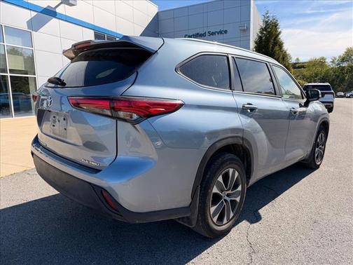 Moon Dust 2023 Toyota Highlander XLE