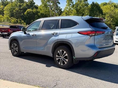 Moon Dust 2023 Toyota Highlander XLE