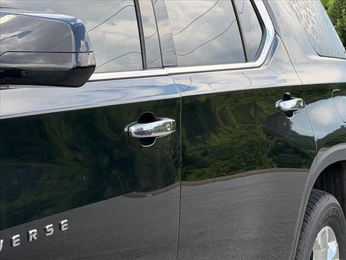 Mosaic Black Metallic 2020 Chevrolet Traverse LS
