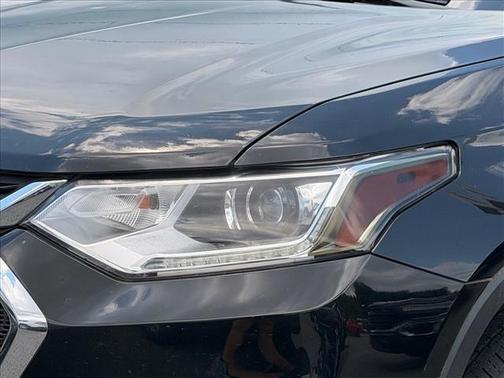 Mosaic Black Metallic 2020 Chevrolet Traverse LS