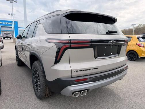 Sandstone Gray 2026 Chevrolet Traverse Z71