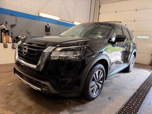 Black 2023 Nissan Pathfinder SL