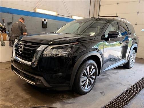 Black 2023 Nissan Pathfinder SL