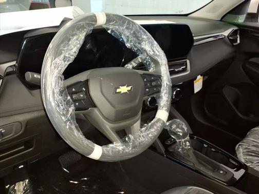 Summit White 2026 Chevrolet Trailblazer LT