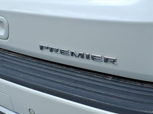 Iridescent Pearl Tricoat 2023 Chevrolet Tahoe Premier