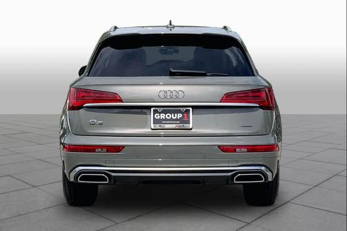 Chronos Gray Metallic 2023 Audi Q5 45 S line Premium Plus